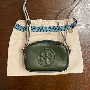 NEW 🥰🥰 Tory butch perry bombe double zipper camera bag & double straps .